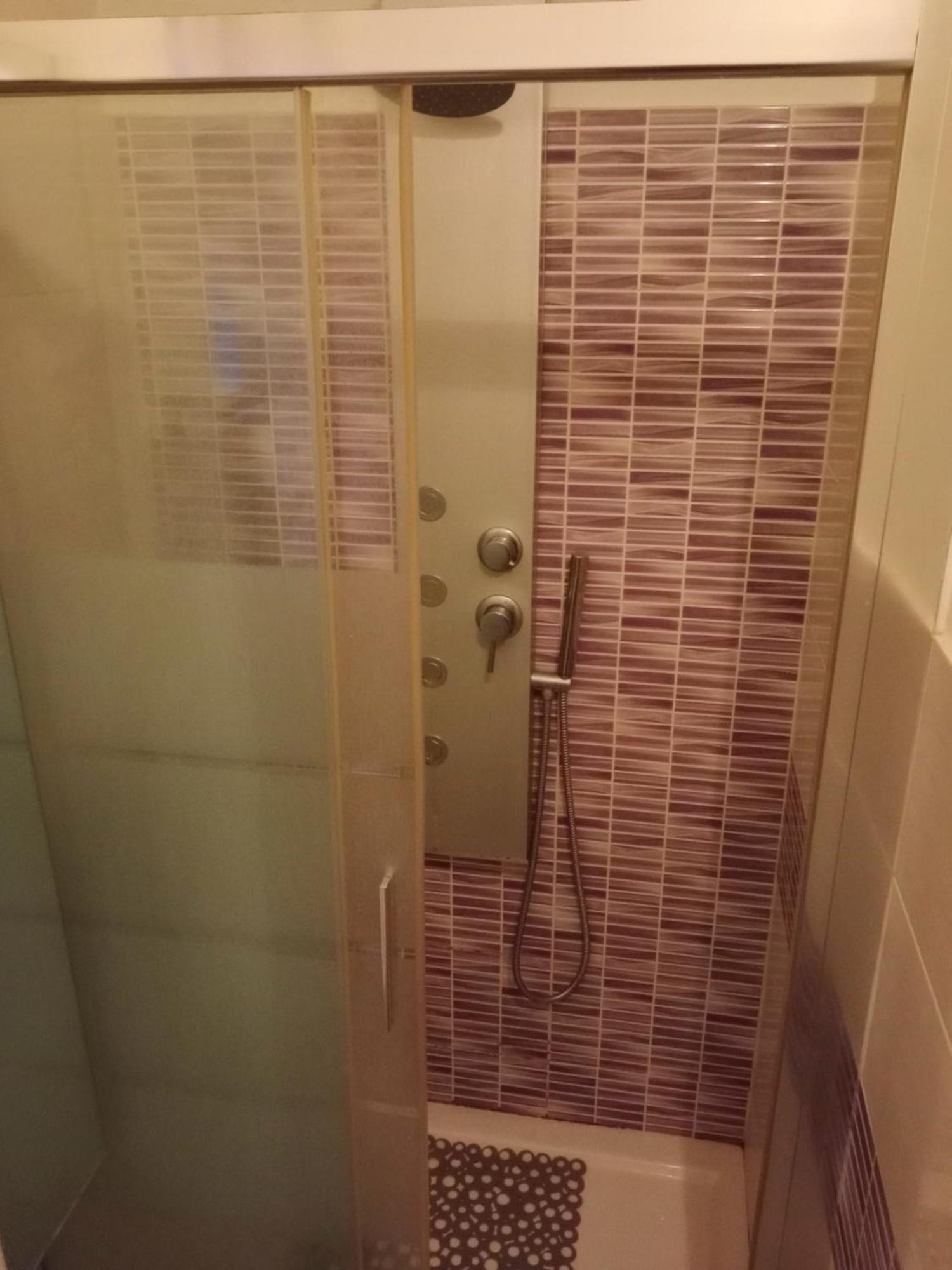 Casa - House Xavier Una Casa Famigliare , Dame Entra Solo Chi A Un Bel Cuore , Non'E Il L'Intero Alloggio Solo Stanze E Bagno Lejlighed Torino Eksteriør billede